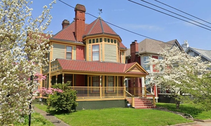 New Albany House | Historic Home Near Louisville with Ocean View, Sleeps 12