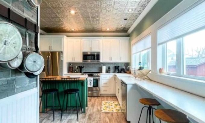 Two Rivers House | Historic Home Near Downtown - Guest Rated 9.8, Pet Friendly