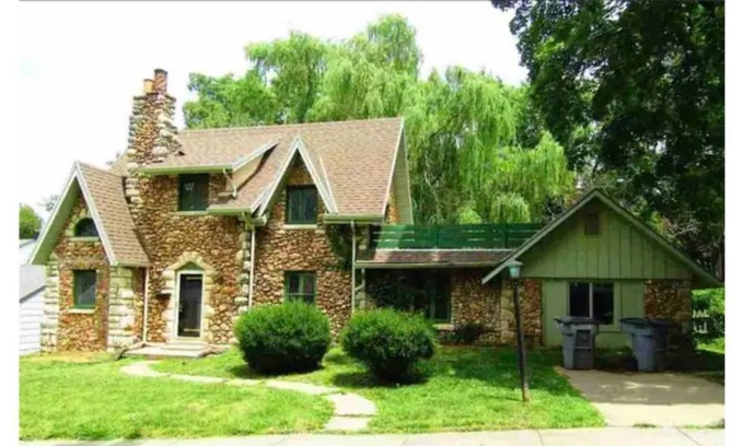 Emporia House | Historic Rock House: Ideal for Family Getaways