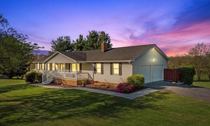 Middletown House | Charming Historical Town Home with 3 Bedrooms & Countryside Vibe