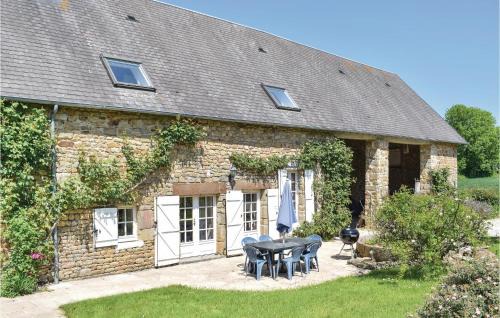 Saint-Pierre-Langers House | Budget-Friendly Home with Kitchen in St. Pierre Langers