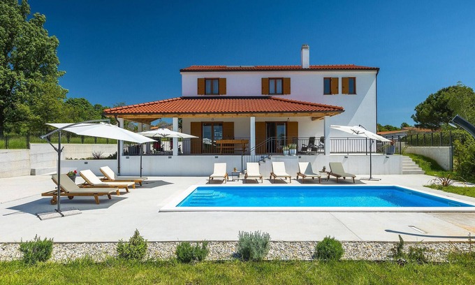 Sveti Petar u Sumi House | Guest Rated 10/10: 4 Bedroom Retreat in Sveti Petar u Šumi