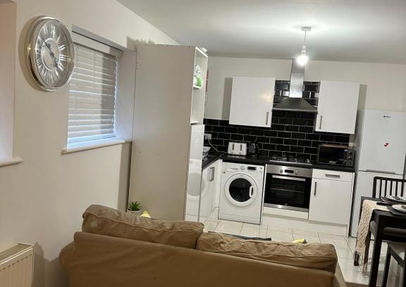 Hoe Street Apartment | Dreamy Ground Floor One Bedroom Apartment Retreat