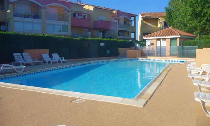 Marseillan House | Inviting Holiday Home with Pool and Tennis Court Facilities