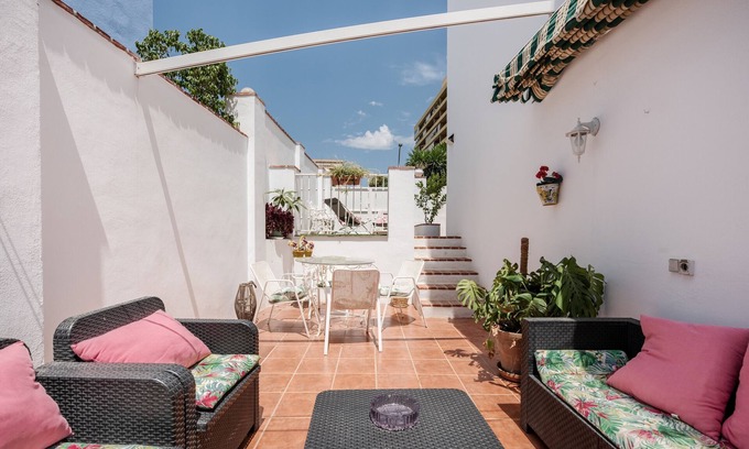 Torremolinos House | Oceanfront Escape at Casa Beramendi with Free Wi-Fi