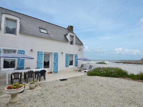 Saint-Guenole House | Oceanfront Holiday Home in Penmarch - Guest Rated 9/10