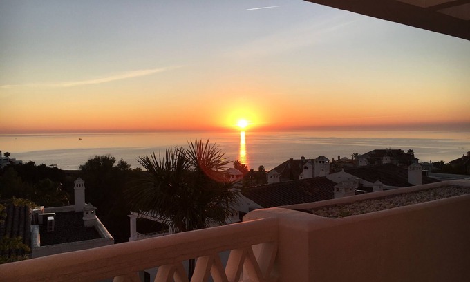 Bahia de Casares House | Scenic Holiday Home in Estepona with Oceanfront Pool
