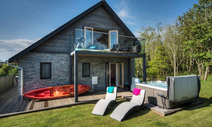Talland House | Idyllic Holiday Home with Hot Tub Near Talland Beach