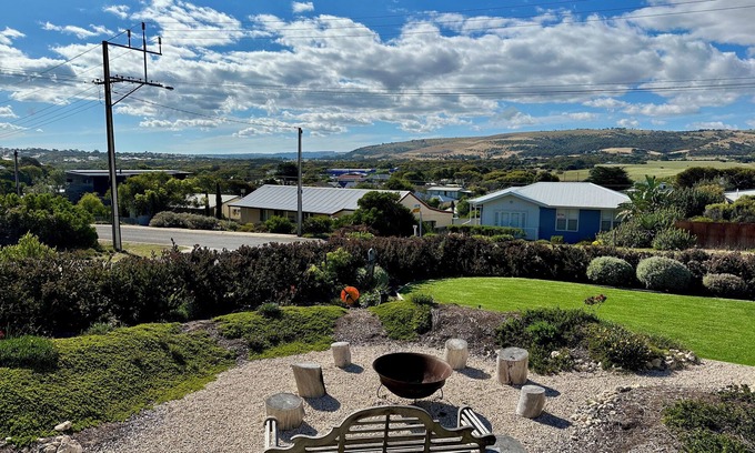 Port Elliot House | Beautiful home 150m to Boomer Beach with views to the hills, sleeps 8.