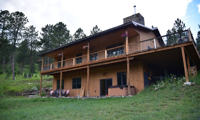 Custer House | Picturesque Stay with Scenic Views and Unique Amenities