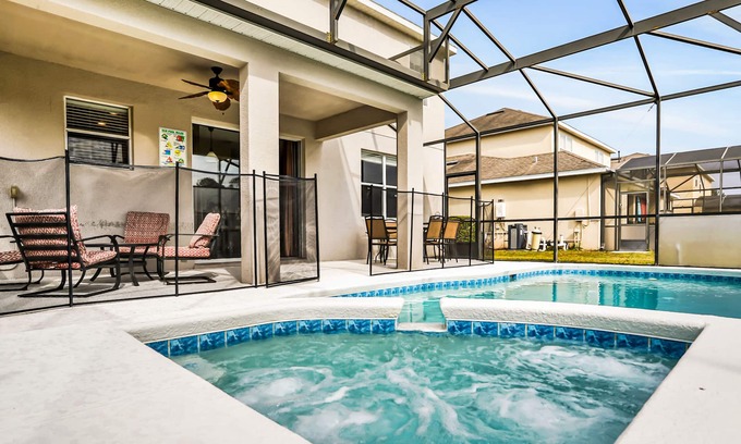 Trafalgar Village House | Family-Friendly Retreat Near Theme Parks with Private Pool