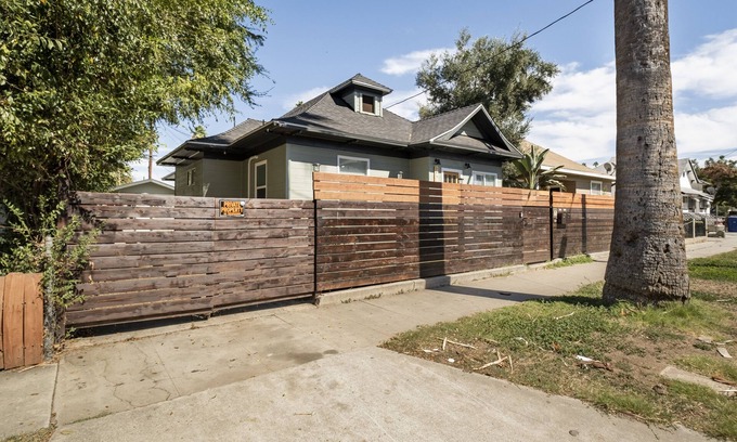 Downtown Riverside House | Prime Home Stay near Downtown Riverside & Mission Inn