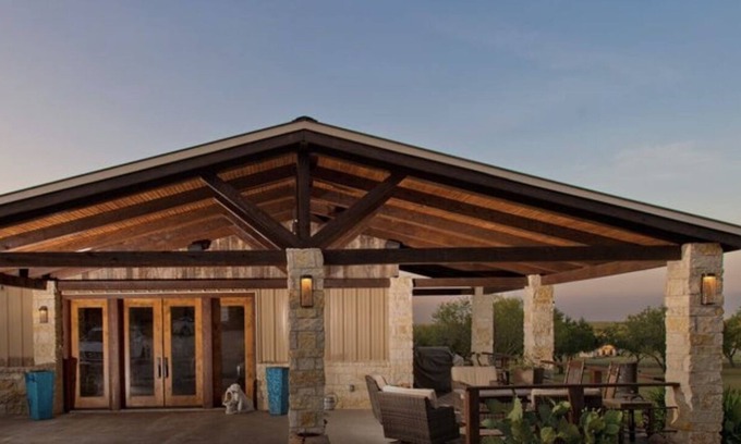 Robstown House | Ideal Retreat for Professionals with Pool & Ocean Views