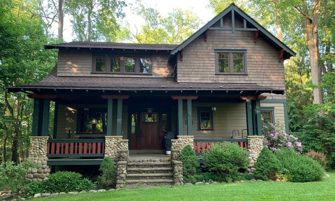 Chautauqua House | Idyllic Home Near CHQ Lake & Institution with Breakfast