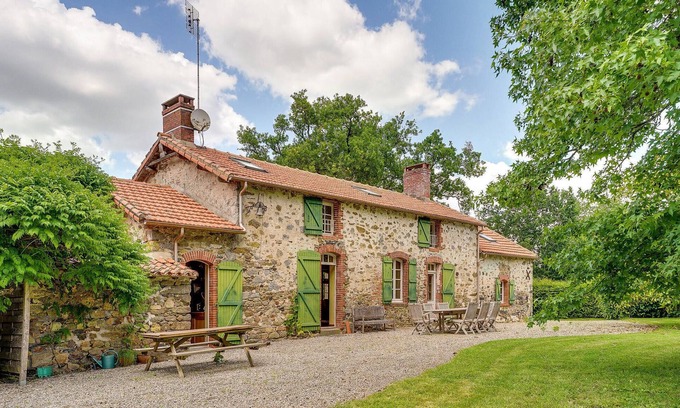 Nieul-le-Dolent House | Relaxing Vacation Home with Private Pool and Great Amenities