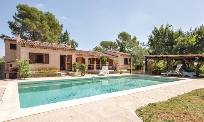 Saint-Paul-en-Foret House | Perfect 3-Bedroom Retreat in St. Paul en Foret