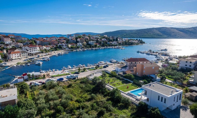 Seget Vranjica House | Inviting 3-Bedroom Stay with Pool in Seget Vranjica