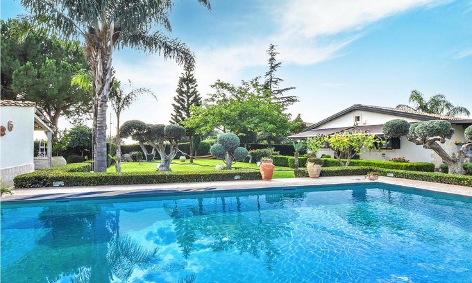 Chiaramonte Gulfi House | Welcoming Home in Chiaramonte Gulfi with Pool & Wifi