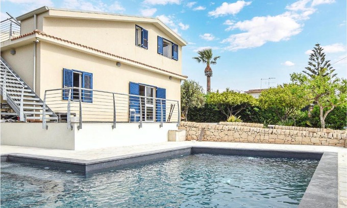 Pescazze House | Inviting 2-Bedroom Home in Pescazze with Pool & WiFi
