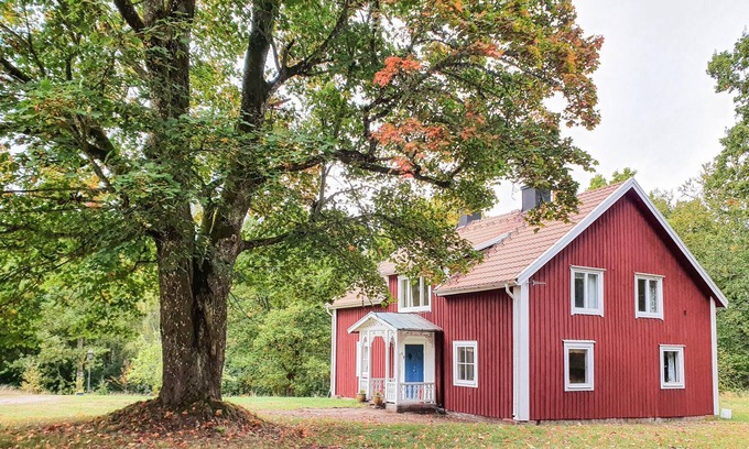 Almhult House | Idyllic Swedish Red Country House with Lake View & Spa