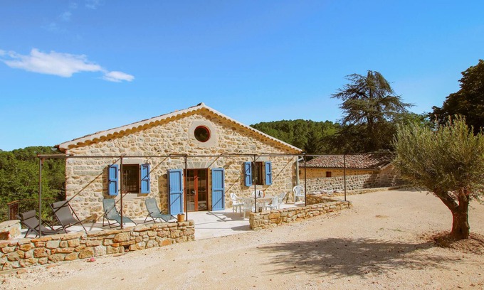 Banne House | Experience Unforgettable Stays in a Poolside Vacation Home