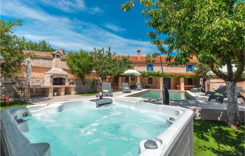 Sajini House | Relaxing Barban-Sajini Home with Jacuzzi and Pool Access