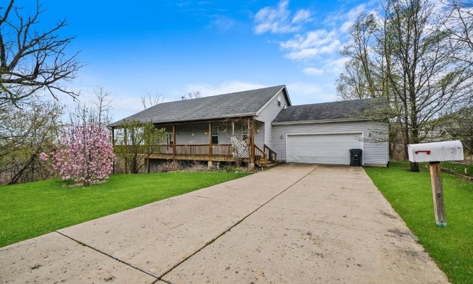 Waukegan House | Inviting Home in Beach Park, IL - Pet & Child Friendly Stay