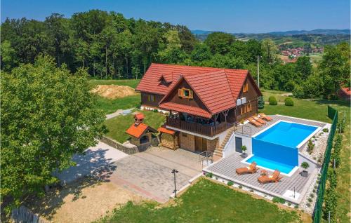 Bedenica House | Welcoming Home in Bedenica with Pool and Free Wifi