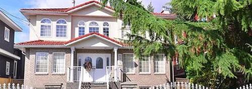 Burnaby House | Inviting Home Near Metrotown in Burnaby, Family-Friendly Stay