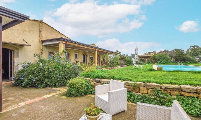 Caltagirone House | Beautiful Farmhouse Retreat with Pool in Sicilian Hinterland