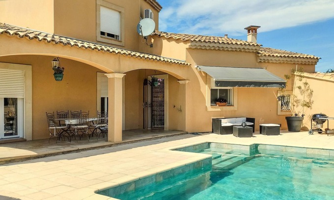 Cabannes House | Relaxing Family Vacation Home with Pool and Spa Amenities