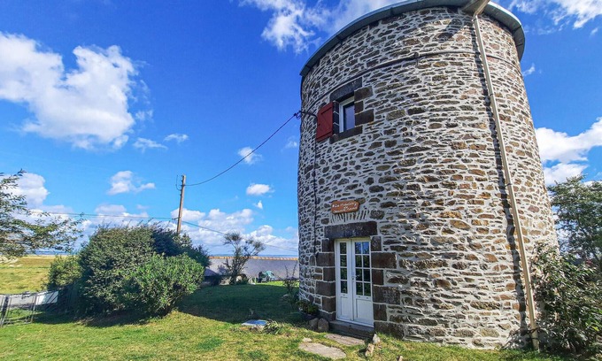 Cherrueix House | Cozy 2-Bedroom Retreat with Oceanfront Views in Cherrueix