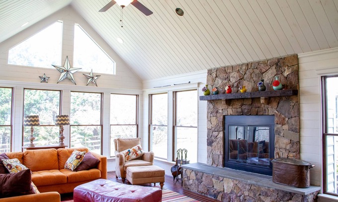 Western Ridge House | Inviting Home in Crozet with Nearby Vineyards & Pet-Friendly Amenities