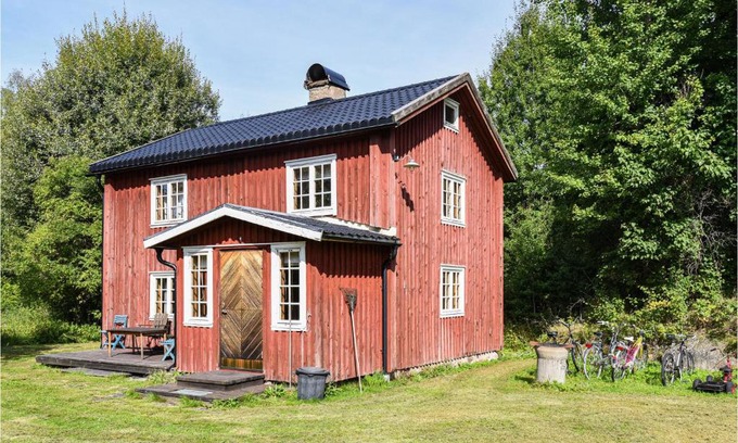 Dals Langed House | Cozy Home in Dals Långed with 2 Bedrooms & WiFi Access