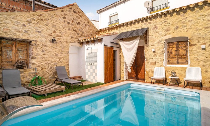 El Colmenar House | Beautiful Boho Style Vacation Apartment with Great Amenities