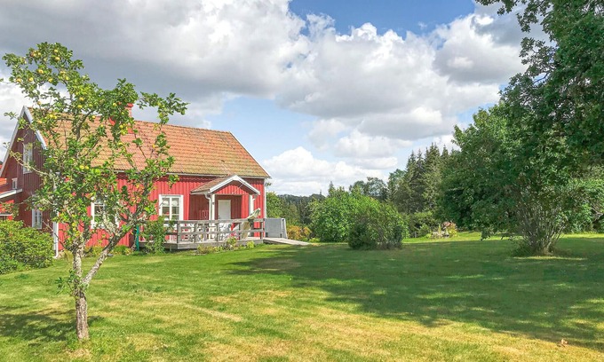Dals-Ed Municipality House | Family-Friendly 3-Bedroom Retreat with Spa & Lake Views