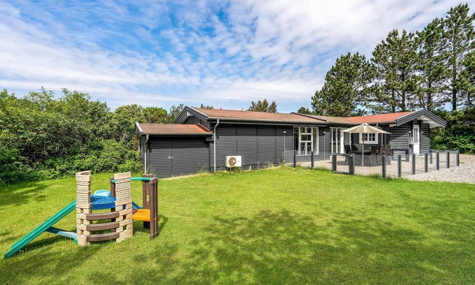 Ertebølle House | Family-Friendly Cottage with Pool and Ocean Views