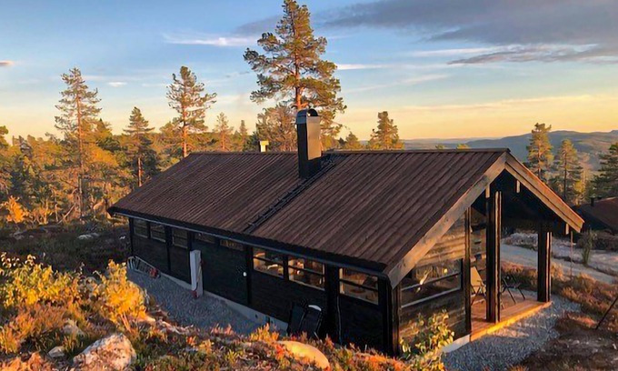 Flaa House | Elegant Cottage at Sørbølfjell with Spa and Lake Views