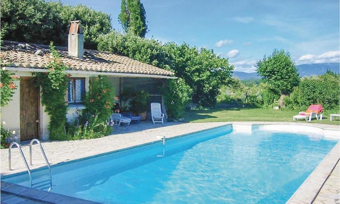Grignan House | Cozy Retreat in Grignan with Pool and WiFi Access