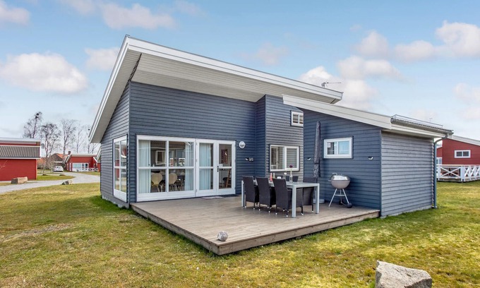 Gudhjem House | Modern Cottage with Oceanfront Views at Rø Golfferiehuse