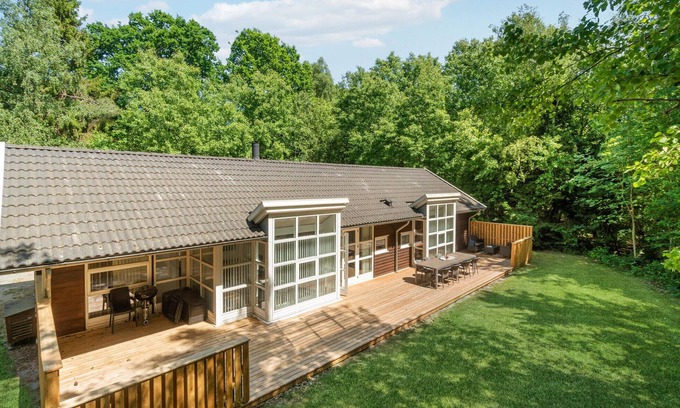 Hasle House | Stylish 4 Bedroom Retreat with Oceanfront Views in Hasle