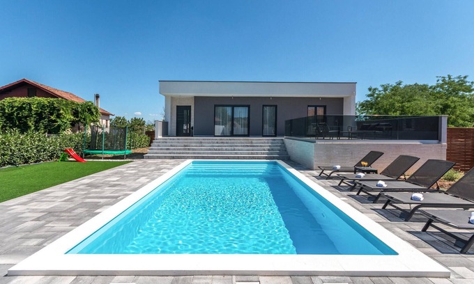 Donje Rastane House | Relaxing Holiday Home with Private Pool in a Quiet Oasis
