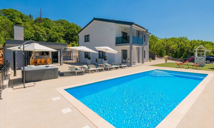 Imotski House | Spacious 4 Bedroom Retreat in Imotski with Private Pool