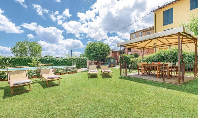 Capannori House | Inviting 4 Bedroom Retreat with Ocean View in Capannori