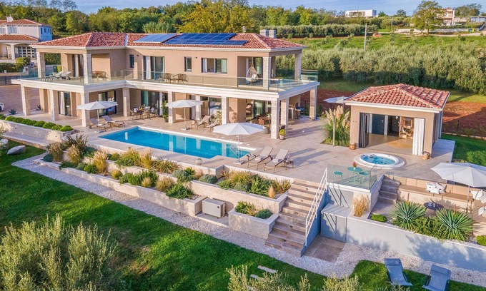 Kastelir-Labinci House | Refined Villa with Pool & Spa Near Porec for Your Escape