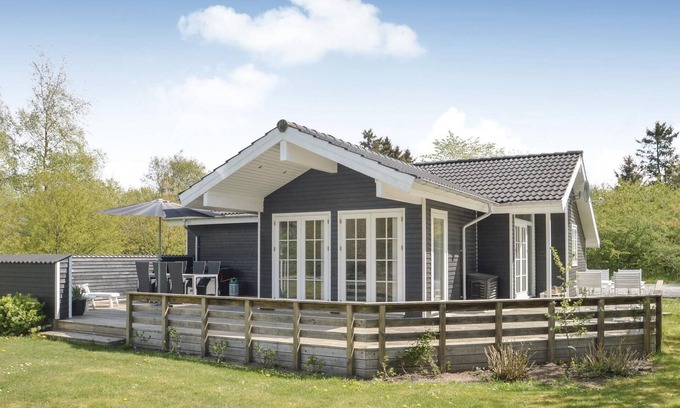 Trend House | Comfortable 3 Bedroom Stay with Ocean Views in Løgstør