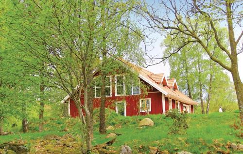 Lockna House | Cozy Home in Lidhult with Kitchen for Family Getaways