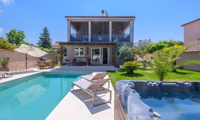 Medulin House | Relaxing 4-Bedroom Retreat in Medulin with Ocean Views