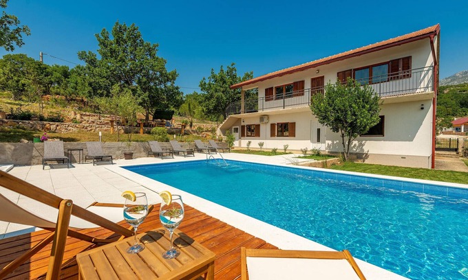 Obrovac House | Cozy Cottage Surrounded by Nature with Pet-Friendly Amenities