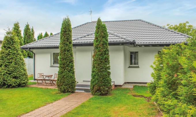 Nowe Warpno House | Inviting Lakeview Retreat with Spa and Pet-Friendly Amenities